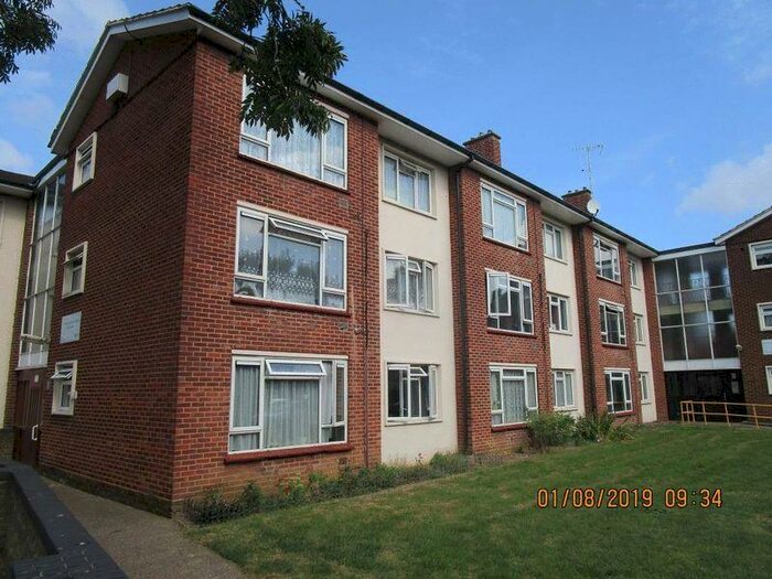 1 Bedroom Flat To Rent In Saxon Gardens, Southend-On-Sea, SS3