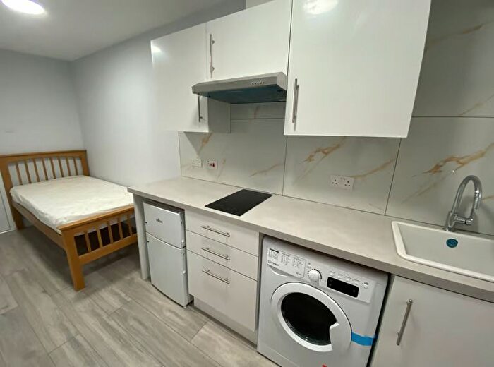 1 Bedroom Flat To Rent In Upper Brentwood Road, Gidea Park, Romford, RM2