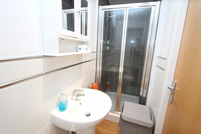 2 Bedroom Flat For Sale In Madison Avenue, Brierley Hill., DY5
