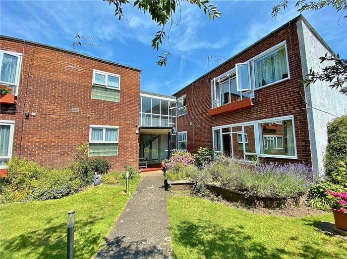2 Bedroom Flat For Sale In Constance Road, Twickenham TW2