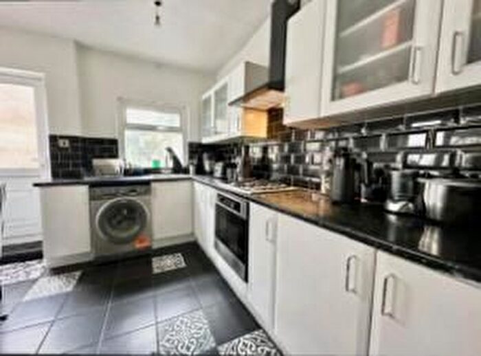 1 Bedroom Flat To Rent In South Norwood, South East London, SE25