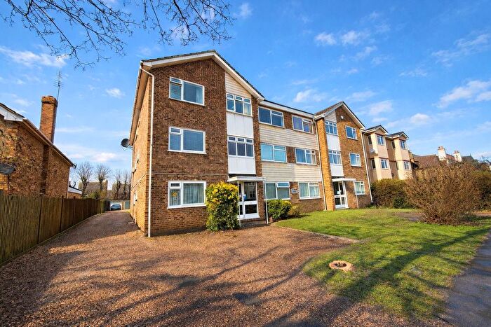 1 Bedroom Flat For Sale In Stanwell Road, Ashford, TW15