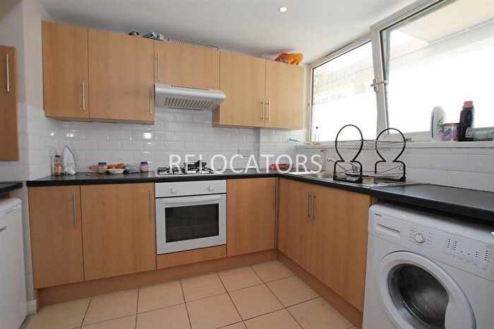 3 Bedroom Flat To Rent In Smithy Street, London, E1
