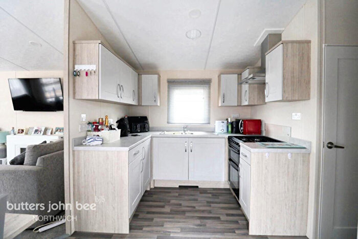 2 Bedroom Park Home For Sale In Dalefords Lane, Northwich, CW8