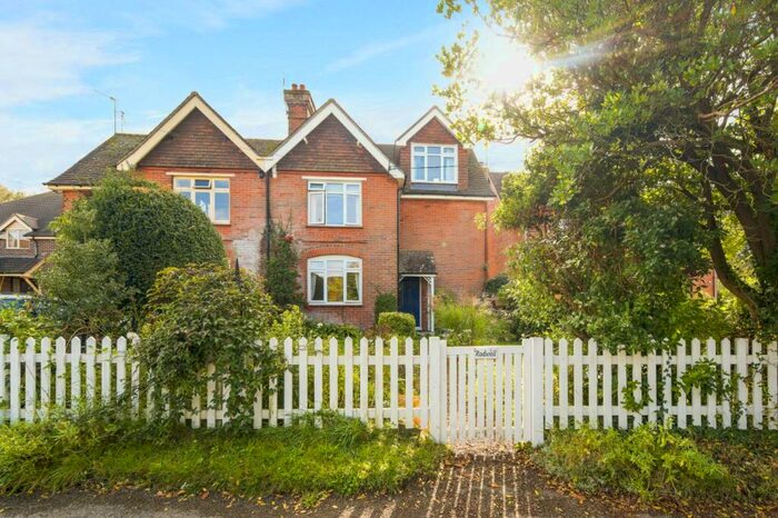3 Bedroom Semi-Detached House For Sale In East Dean Road, Lockerley, Romsey, Hampshire, SO51