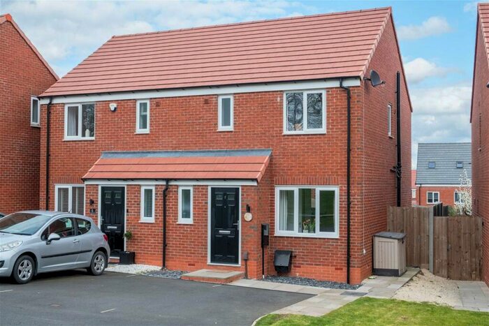 3 Bedroom Semi-Detached House For Sale In Dormouse Close, East Leake, LE12