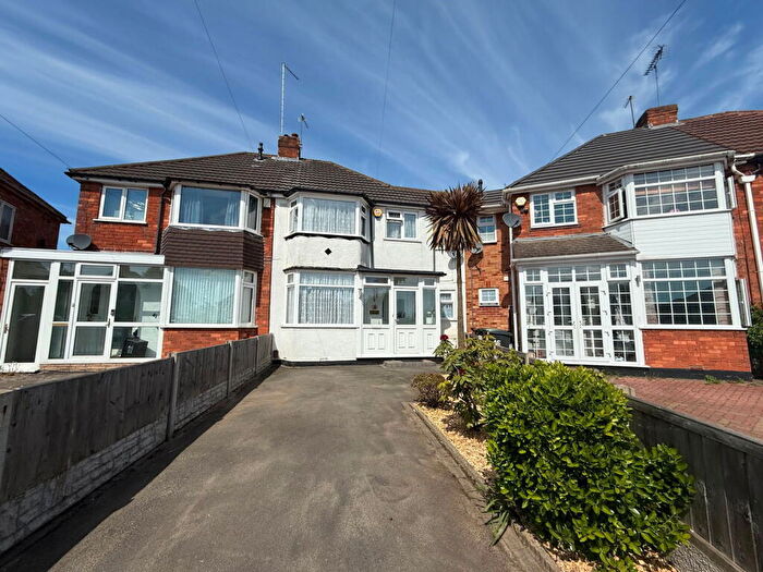 4 Bedroom Semi Detached House For Sale In Wellsford Avenue, Solihull, B92