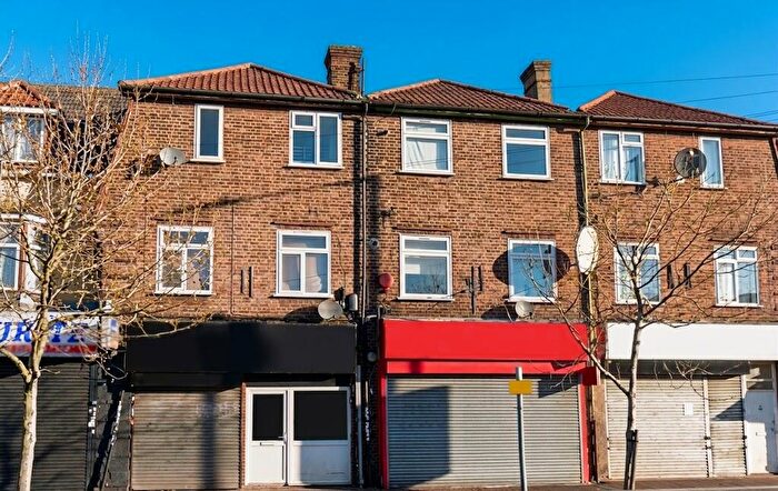 2 Bedroom Flat To Rent In Wood Lane, Dagenham, Barking And Dagenham, RM8
