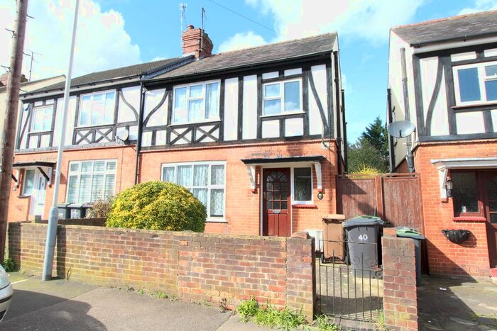 3 Bedroom Semi-Detached House To Rent In Seymour Road, Luton, LU1