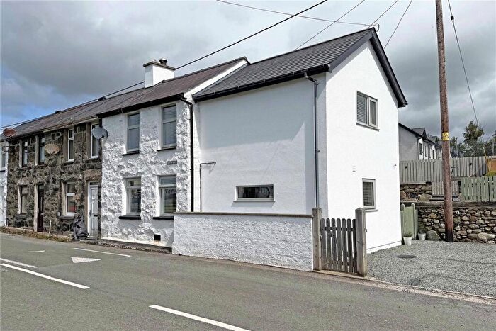 3 Bedroom End Of Terrace House For Sale In Criccieth, Gwynedd, LL52