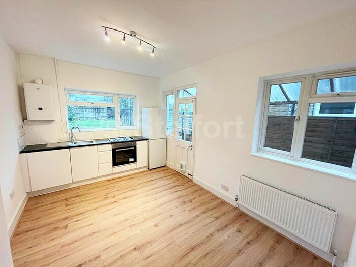 2 Bedroom Flat To Rent In Prince Regent Lane, West Beckton, London, E16