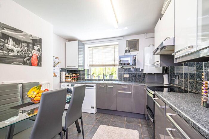 3 Bedroom Flat To Rent In Chalton Street, Euston, London, NW1