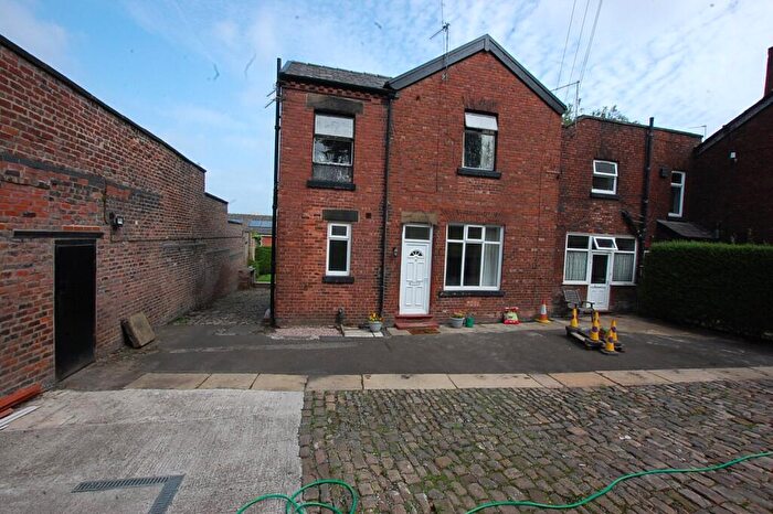 Apartment To Rent In Crescent Road, Dukinfield, Greater Manchester, SK16