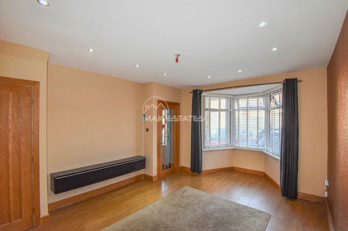 3 Bedroom Terraced House For Sale In Hartfield Crescent, Birmingham, B27