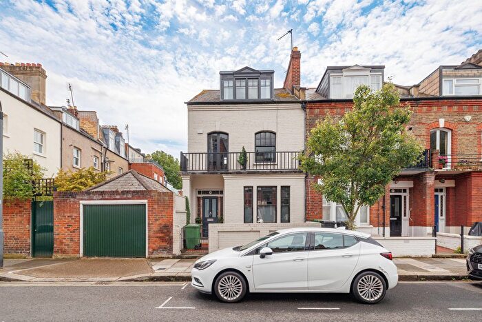 4 Bedroom End Of Terrace House To Rent In Margravine Gardens, Barons Court, W6
