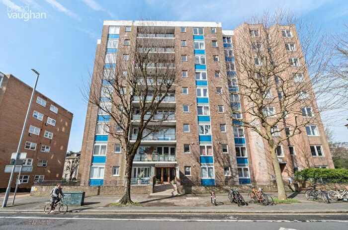 1 Bedroom Flat To Rent In The Drive, Hove, East Sussex, BN3