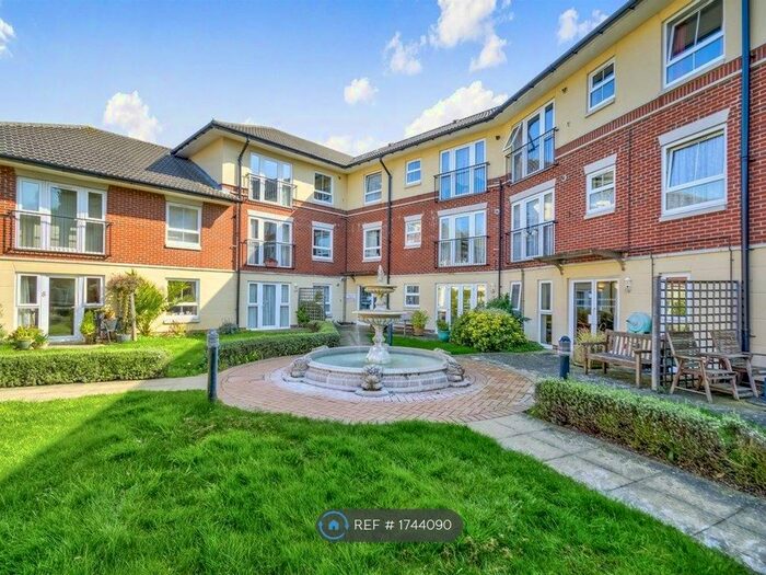 2 Bedroom Flat To Rent In Hebron Court, Southampton, SO15
