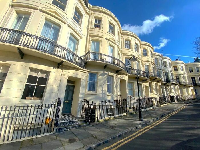 Studio To Rent In Powis Square, Brighton, East Sussex BN1