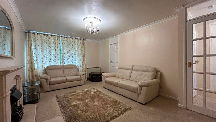 2 Bedroom Flat To Rent In Gatewick Close, Slough, SL1