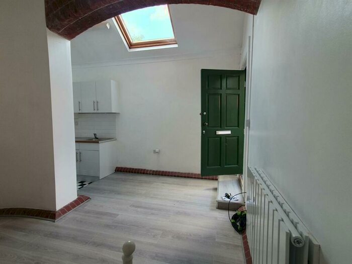 1 Bedroom Apartment To Rent In Wood Lane, Iver, Bucks, SL0