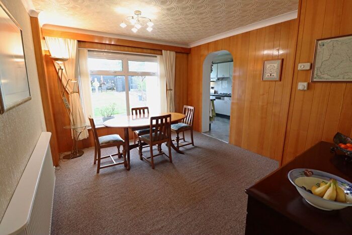 3 Bedroom Detached Bungalow For Sale In Warren Close, Rayleigh, SS6