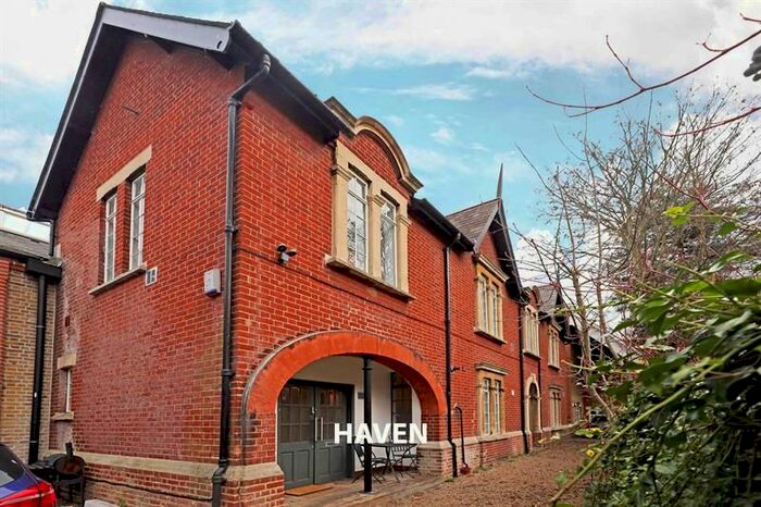 4 Bedroom Flat To Rent In Clifden Road, Brentford TW8