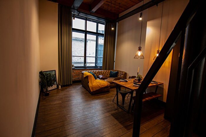 2 Bedroom Flat To Rent In Portland Street, Manchester, M1