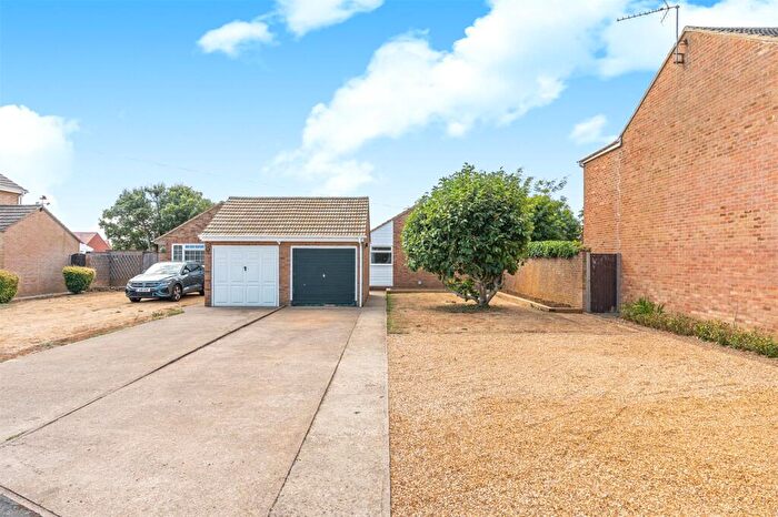 3 Bedroom Bungalow For Sale In Sycamore Drive, Banbury, Oxforshire, OX16