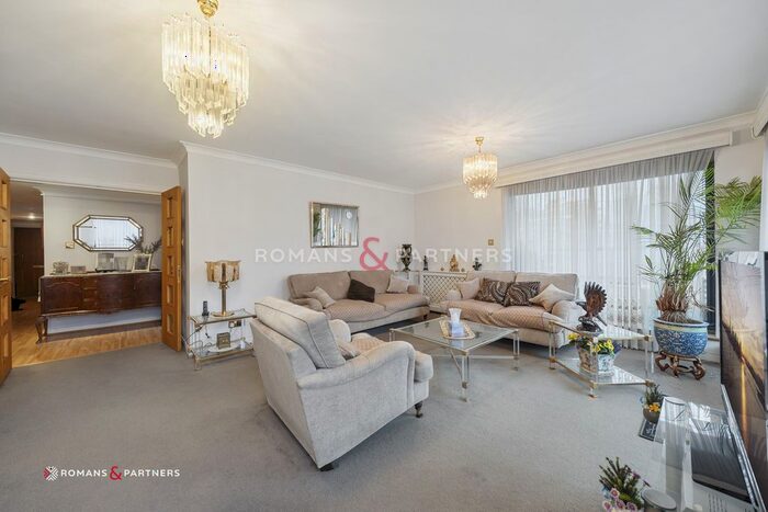 3 Bedroom Flat For Sale In Sandringham House, Brook Green, W14