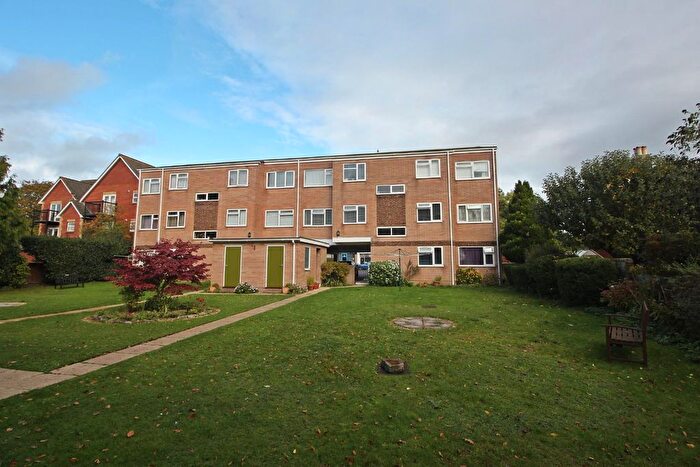 2 Bedroom Flat For Sale In Victoria Road, Netley Abbey, Southampton, SO31