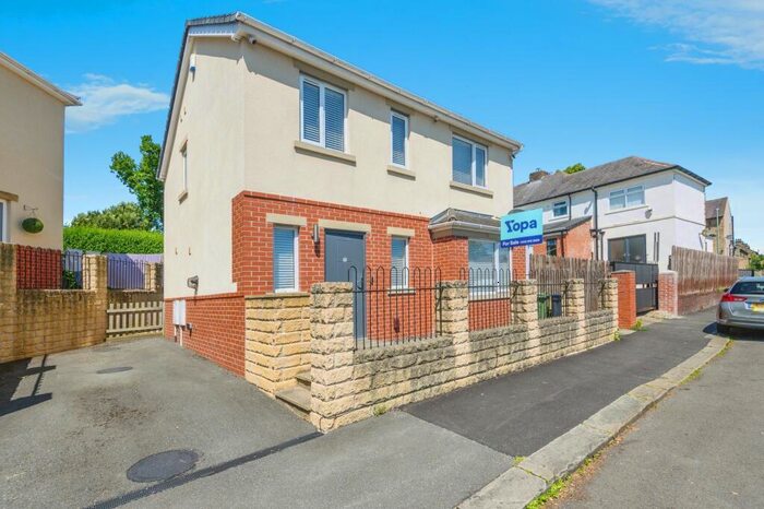 3 Bedroom Detached House For Sale In Gorse Road, Huddersfield, HD3
