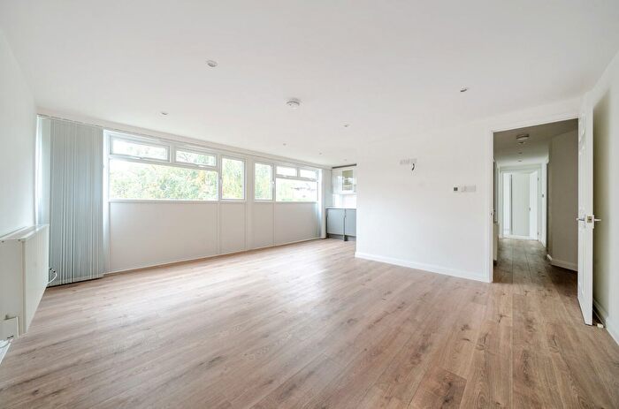 2 Bedroom Flat For Sale In Damon Close, Sidcup, DA14