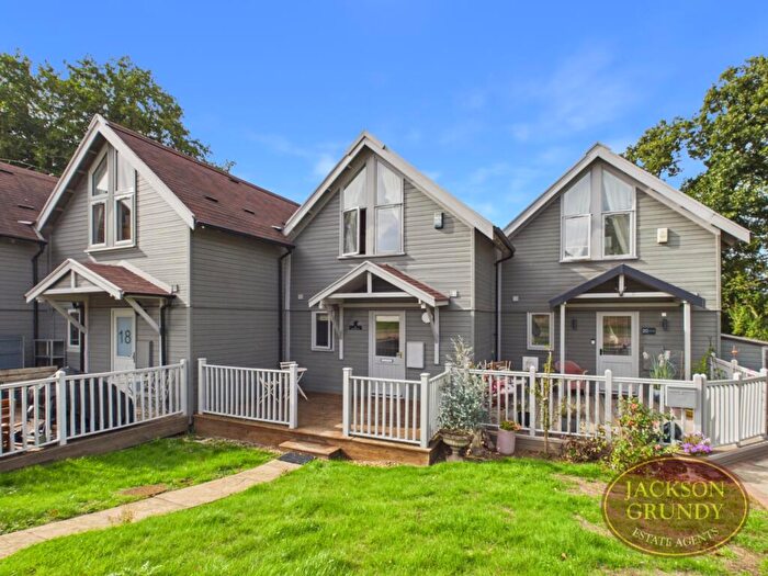 3 Bedroom Terraced House For Sale In Lakeside, Overstone, NN6