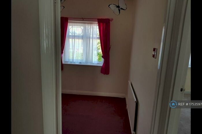 4 Bedroom Terraced House To Rent In Waremead Road, Ilford, IG2