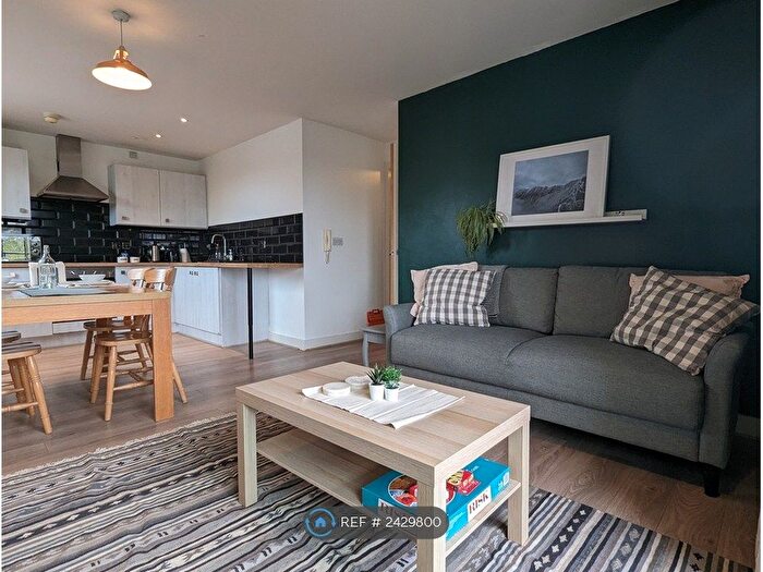 2 Bedroom Flat To Rent In Wilmslow Road, Manchester, M20