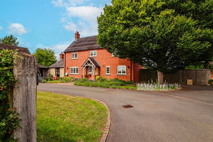 5 Bedroom Detached House For Sale In Napton Road, CV47