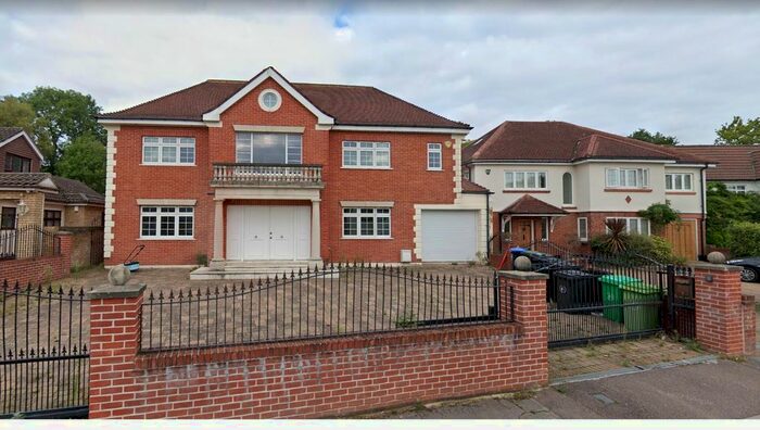 7 Bedroom Property To Rent In Parkgate Crescent, Barnet, EN4