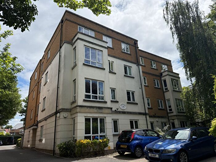2 Bedroom Flat To Rent In Woodcote Road, Wallington, SM6