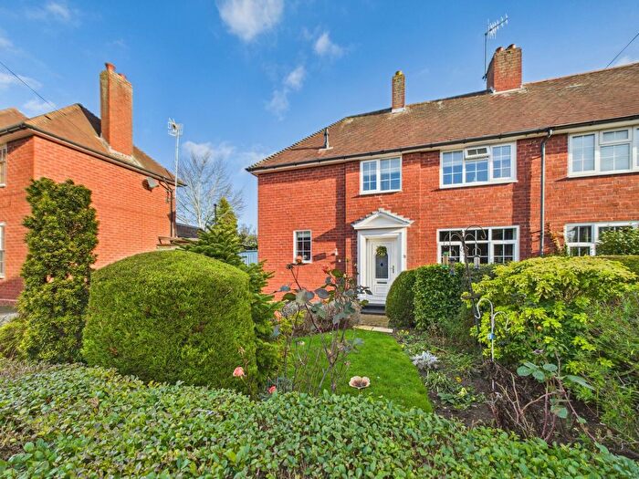 3 Bedroom Semi Detached House For Sale In Boughton Close, Worcester, Worcestershire, WR2