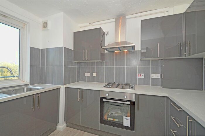 2 Bedroom Maisonette To Rent In Queensbridge Road, London, E2