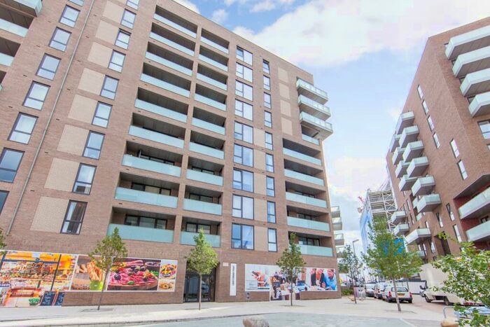 Flat To Rent In Peppercorn Court, Blair Street, Aberfeldy Village, London, E14