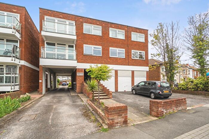 3 Bedroom Flat For Sale In Granville Road, North Finchley, N12