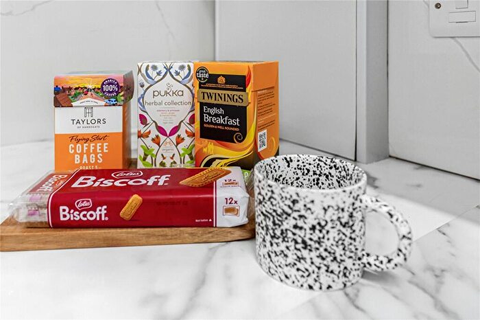 2 Bedroom Apartment To Rent In Belton Road, London, E11