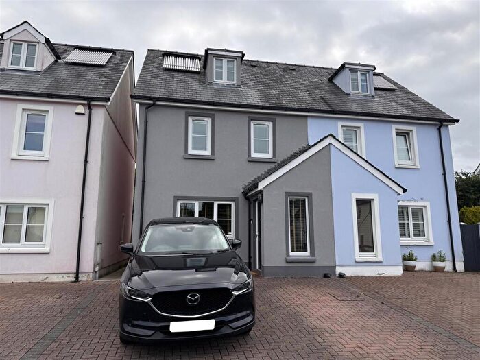 3 Bedroom Town House For Sale In Parc Y Gelli, Foelgastell, Llanelli, SA14