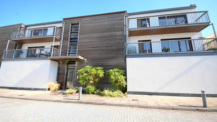 2 Bedroom Flat To Rent In The Courtyard, Beggarwood, Basingstoke RG22