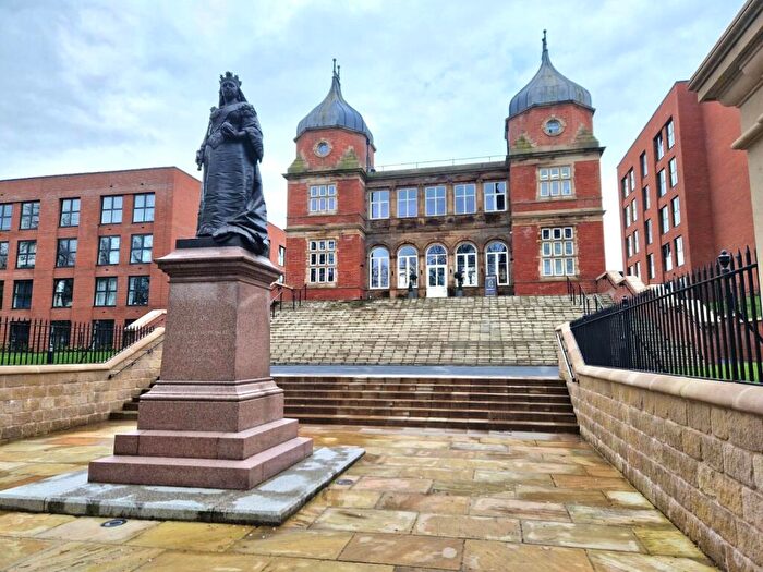 2 Bedroom Flat To Rent In Strutt House, Erasmus Drive, Derby, Derbyshire, DE1