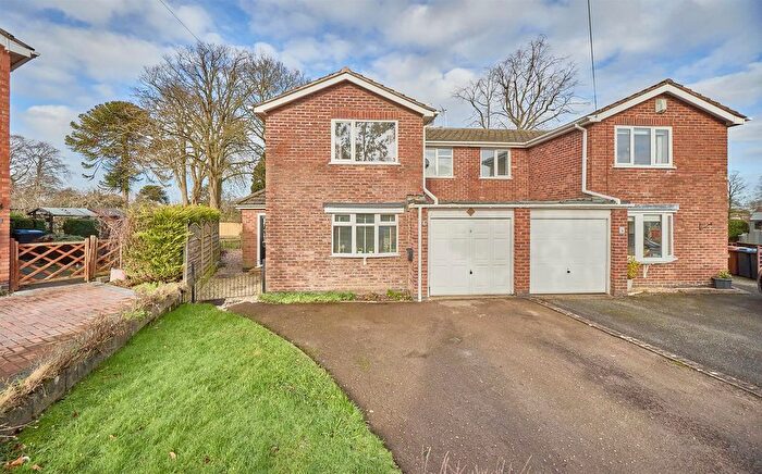 3 Bedroom Semi Detached House For Sale In Dean Close, Hinckley, LE10