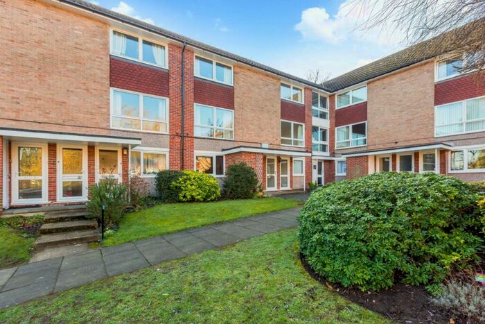 2 Bedroom Maisonette To Rent In Fernley Court Harrow Lane, SL6