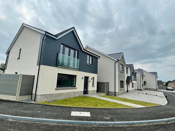 4 Bedroom Detached House For Sale In Llysonnen Road, Carmarthen, SA31