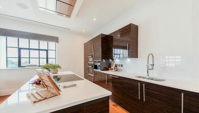 3 Bedroom Flat To Rent In Rainville Road, London, W6